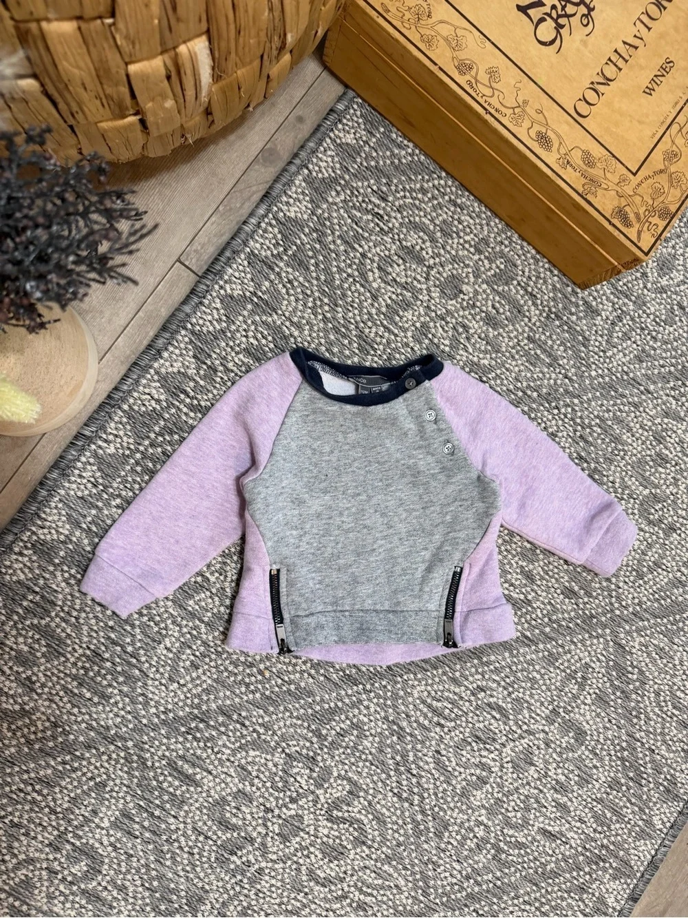 Vince Designer Baby Girl Color Block Sweatshirt Lavender & Grey Size 12 Months